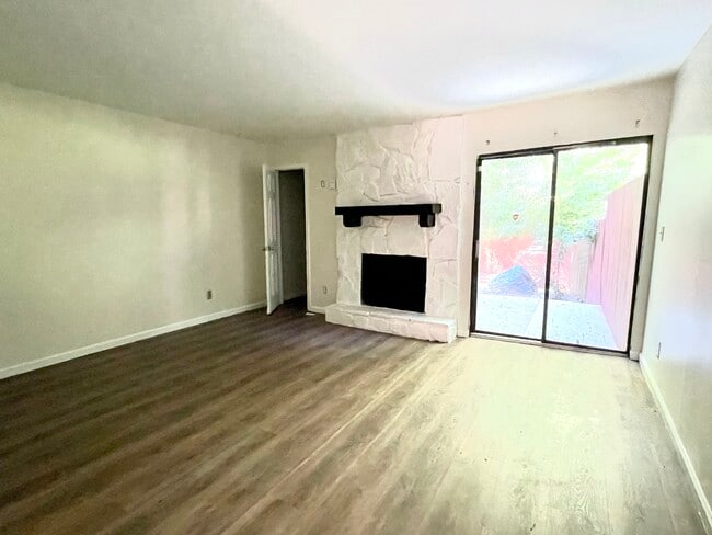Building Photo - 6428 Parton Ct