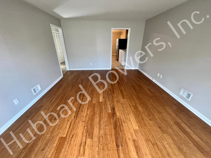 Primary Photo - 206 S Gregg St