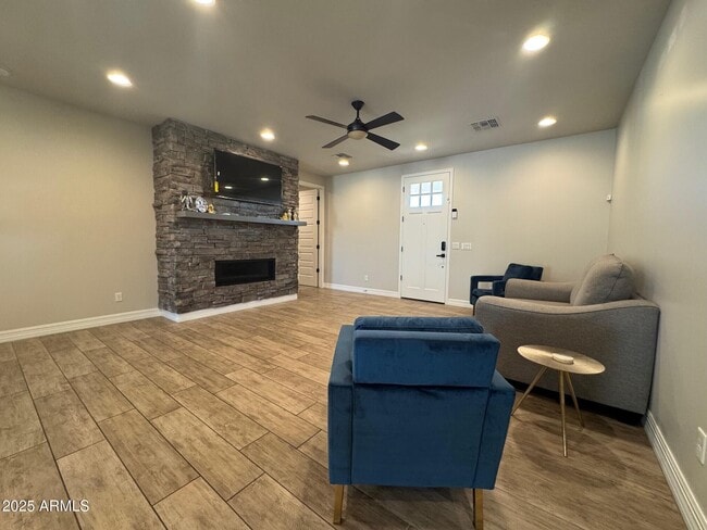 Foto del edificio - 4350 E Kings Ave