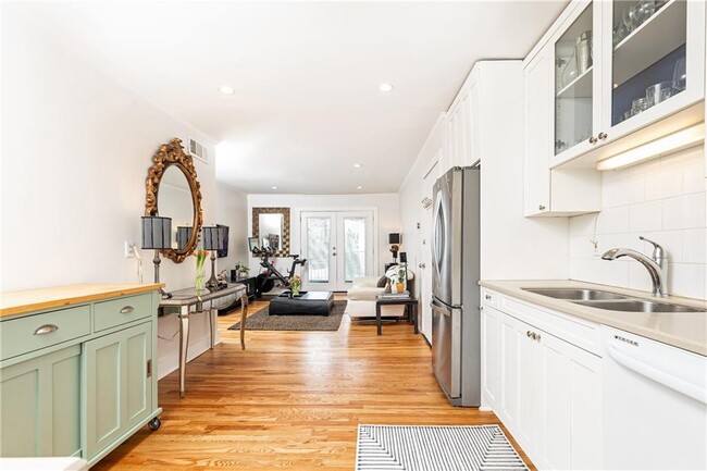 Foto del edificio - 866 Briarcliff Terrace NE