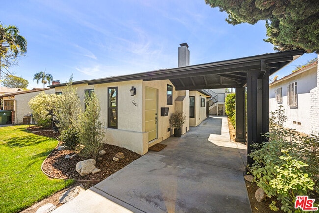 Building Photo - 2621 Veteran Ave