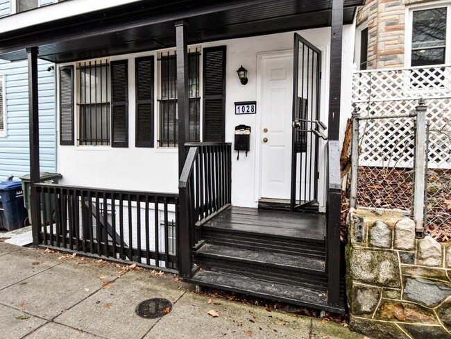 Foto del edificio - 1028 Kenyon St NW