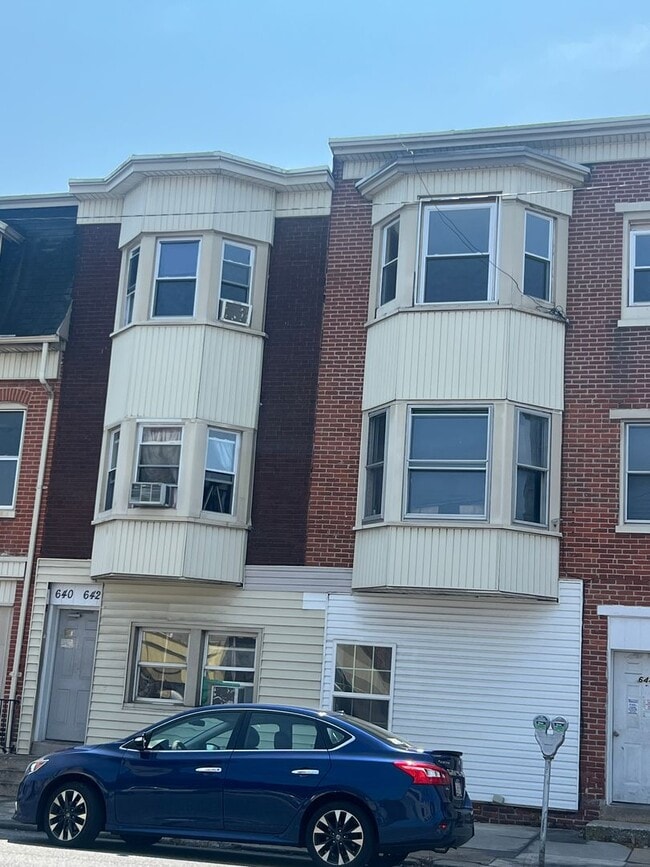 Building Photo - 640 W Market St