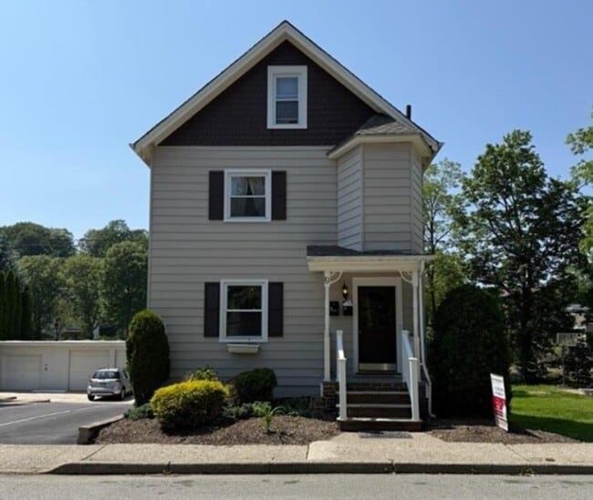 Building Photo - 19 Cobb Pl