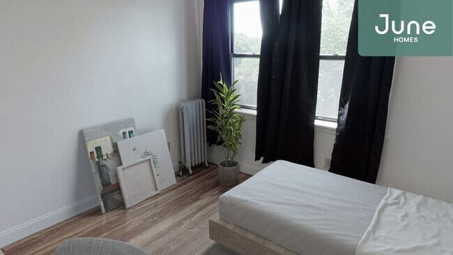 Foto del edificio - ROOM ONLY in 4-bed/2.0-bath Home