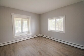 Building Photo - 836 S Newton Ave