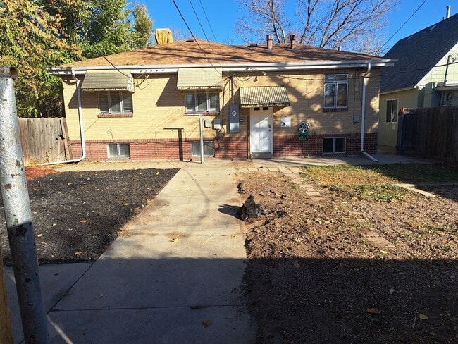 Photo - Spacious Sunnyside Bungalow, Finished Base... House