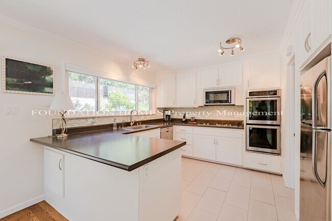 Foto del edificio - 3 br, 3 bath House - 99 Rancho Drive