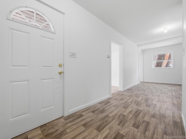 Building Photo - 19 E Castle Ave