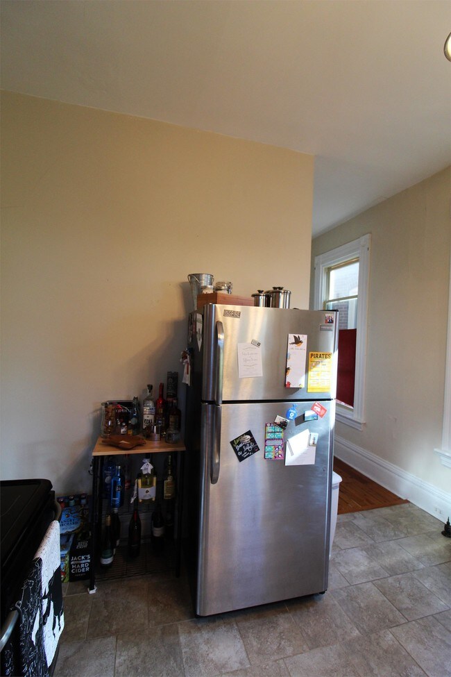 Building Photo - 921 Beech Ave