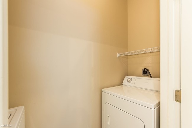 Foto del edificio - 5699 Tuttle Commons Blvd