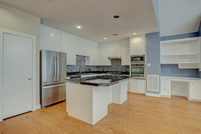 Building Photo - 9802 Marlink