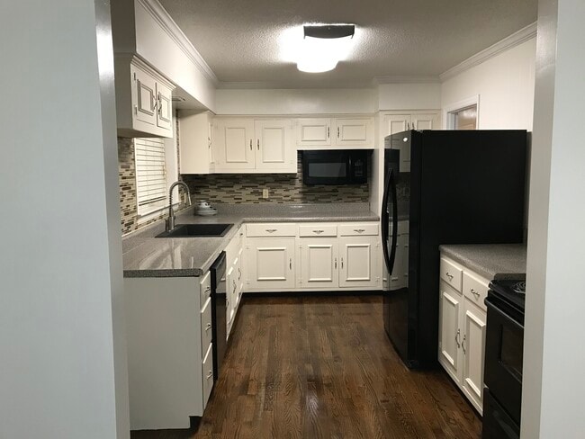 Building Photo - 3816 Granada Dr