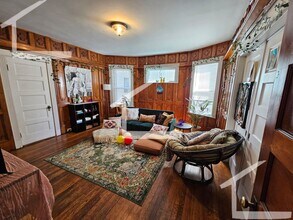 Building Photo - 72 Ashford St