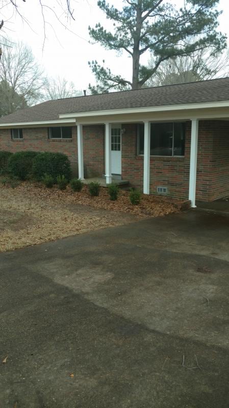 Building Photo - 303 Hillcrest Dr
