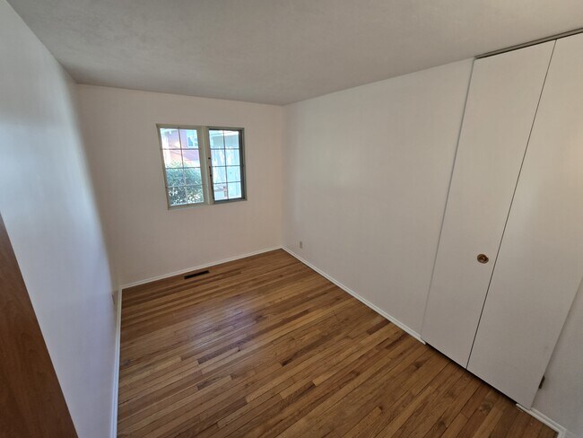Building Photo - 420 Steinway Rd