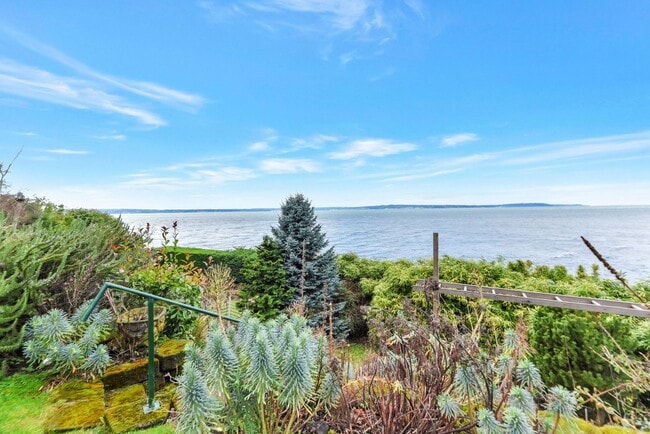 Photo - Great duplex 1st floor 1 bd great view! House