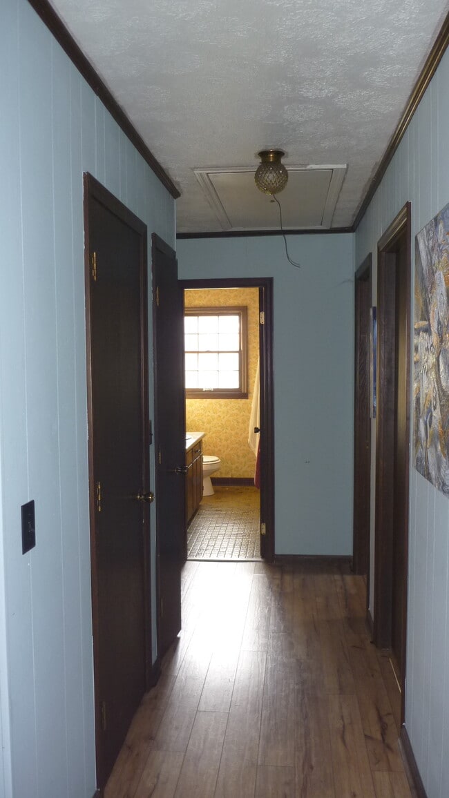 Hallway - 3336 Yukon Rd