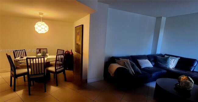 Foto del edificio - 3301 N Country Club Dr