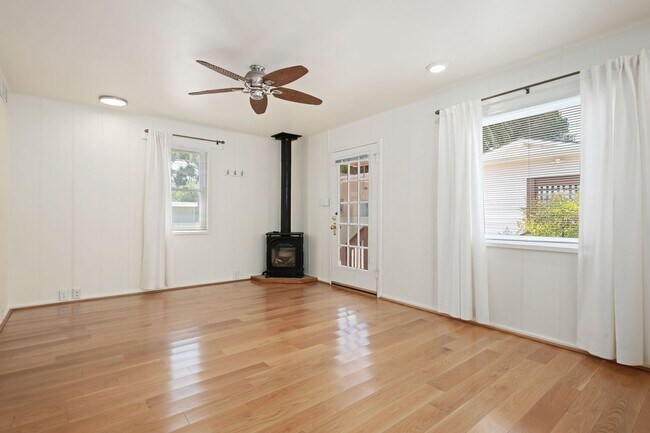 Foto del edificio - Charming One-Bedroom Retreat in Santa Barb...