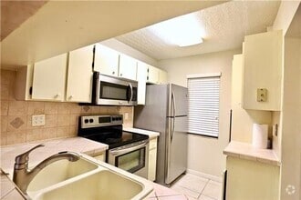 Building Photo - 9835 Three Lakes Cir