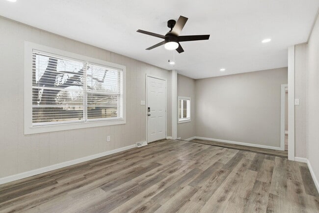 Building Photo - 2902 W Scott St