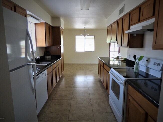 Building Photo - 1302 W 13th St