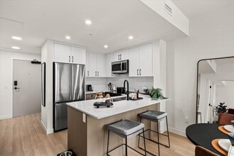 Building Photo - Kovo