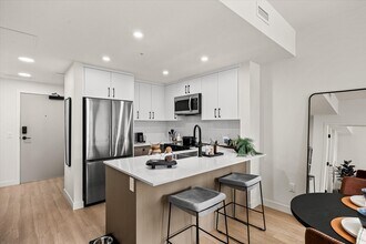 Building Photo - Kovo