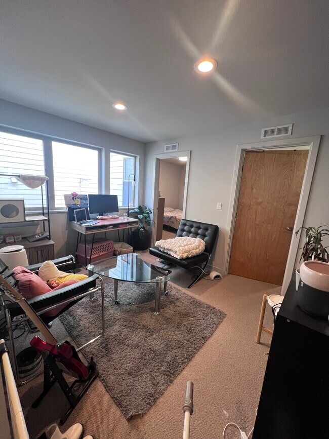 Foto del edificio - 3128B Wetmore Ave S