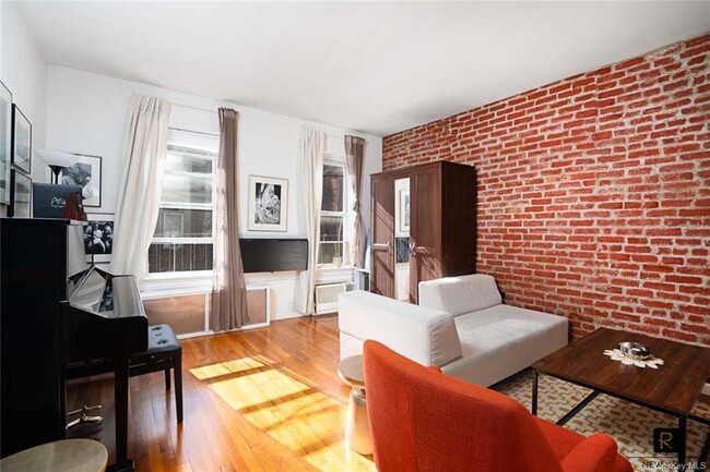 Building Photo - 482 E 74th St