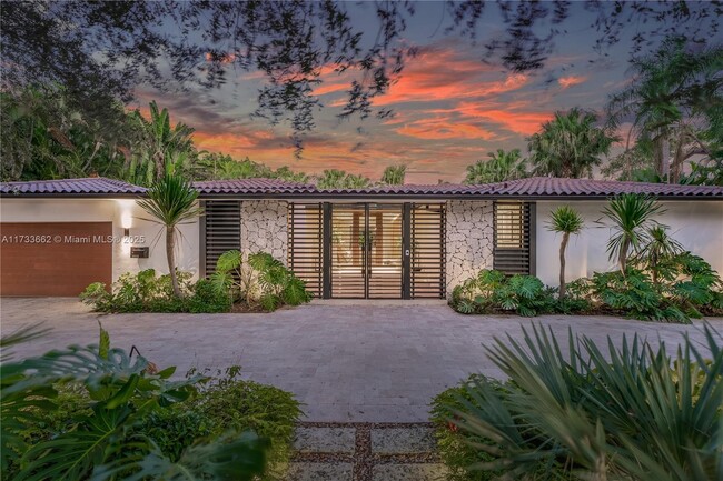 Building Photo - 2415 San Domingo St