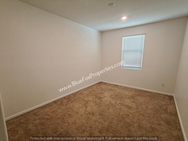 Building Photo - 6313 S Crescent Peak Dr