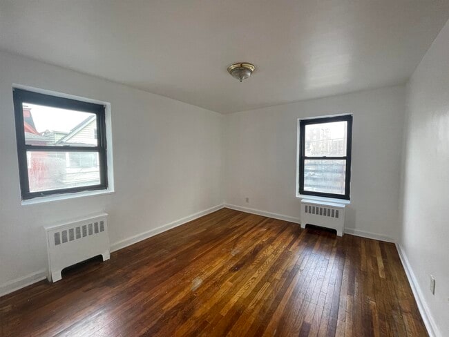 Building Photo - 165 Vroom St