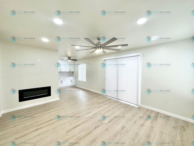 Building Photo - 2-Bedroom Condo with Modern Upgrades