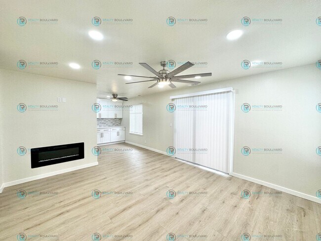 Building Photo - Newly Renovated downstairs Condo