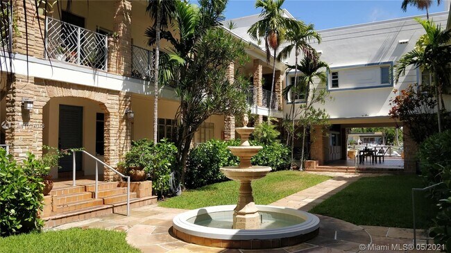 Building Photo - 2131 Calais Dr