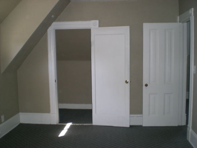 Building Photo - 918 Laughlin St