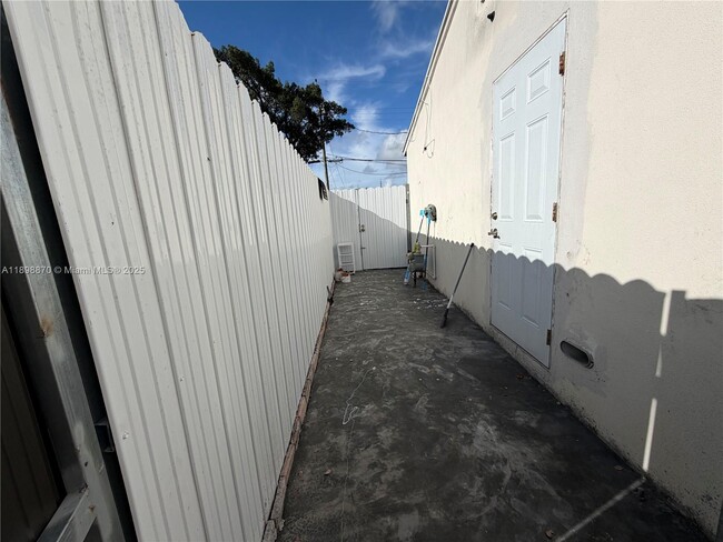 Foto del edificio - 4381 SW 23rd St