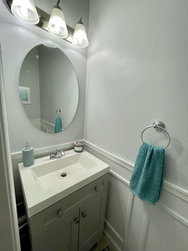 Building Photo - Spacious Townhome in Riverwalk, Chesapeake