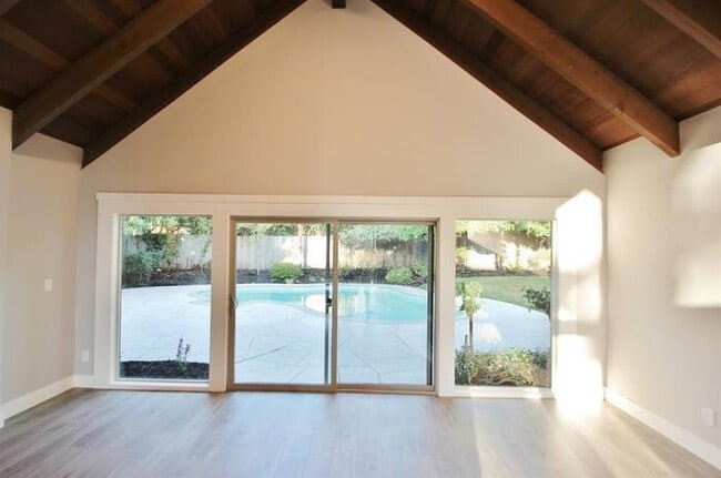 Building Photo - Elegant Mid-Century Modern Home in Fair Oa...