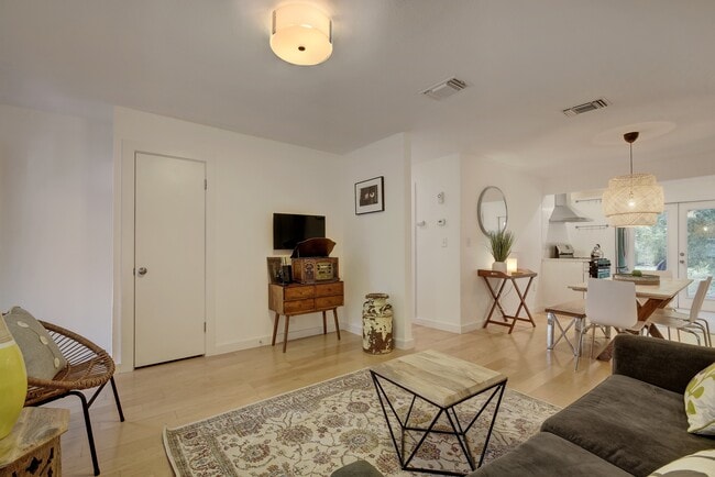 Building Photo - 2823 Garwood St