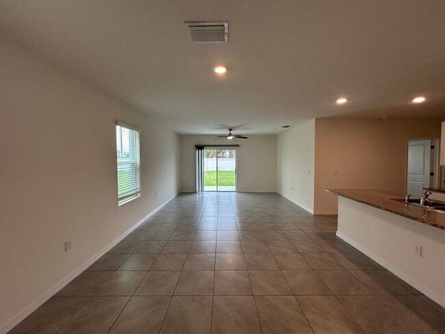 Building Photo - 34020 Jasper Stone Dr