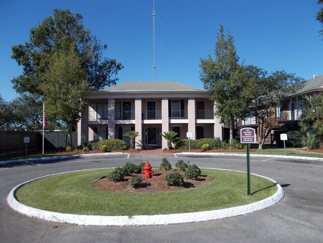 Building Photo - Oak Alley Apartments
