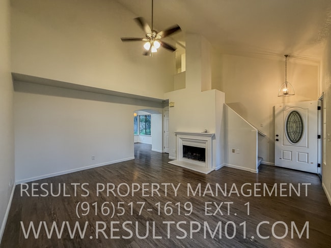 Building Photo - Beautiful Rocklin Light and bright Home!