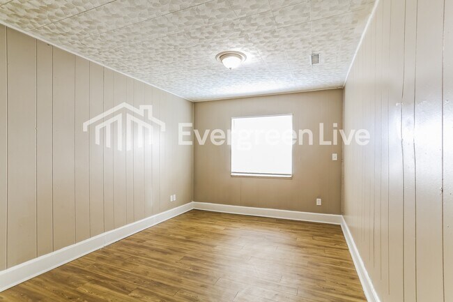 Foto del edificio - 2950 Langfield Dr