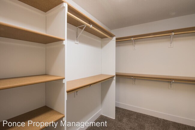 Foto del edificio - 4 br, 3 bath House - 7400 Aero Drive