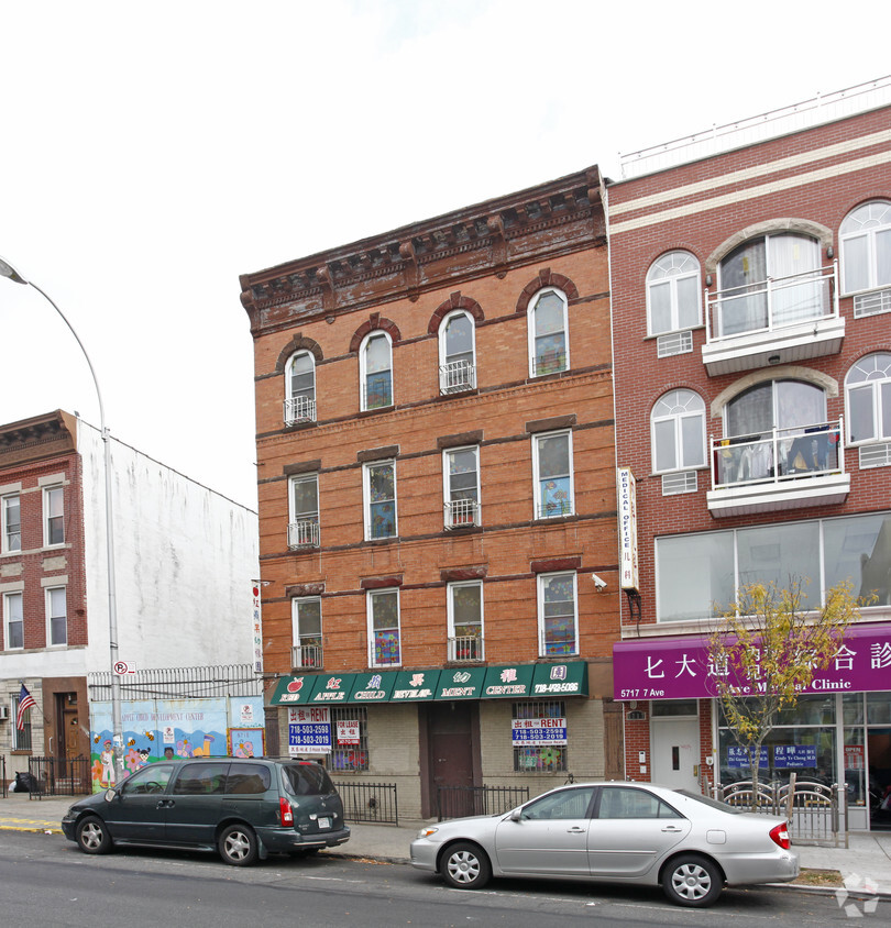 Primary Photo - 5715 Seventh Ave