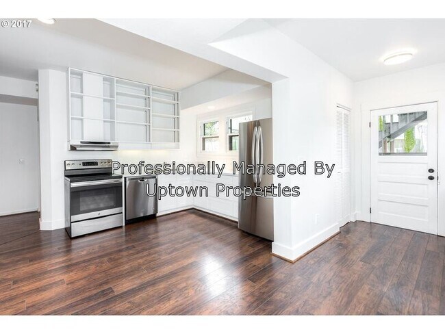 Building Photo - Charming  Updated 1 bed/1 bath Apt off 22nd