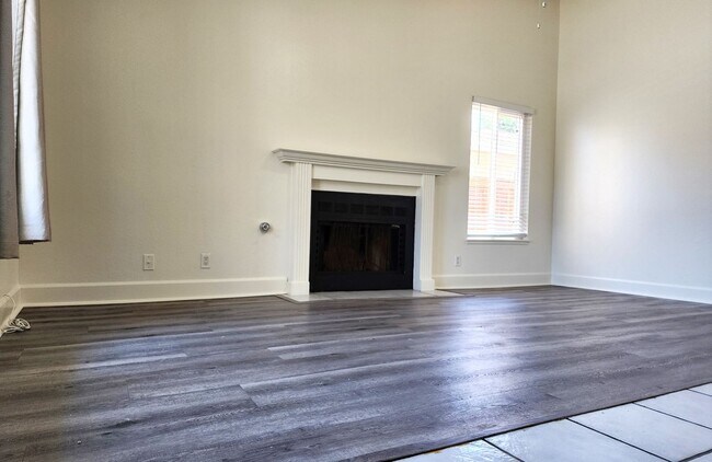 Building Photo - Beautiful Single story 4bd, 2ba home for l...